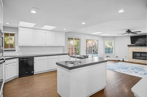 1840 Paddock Ln, Turlock CA  95382-2958 exterior