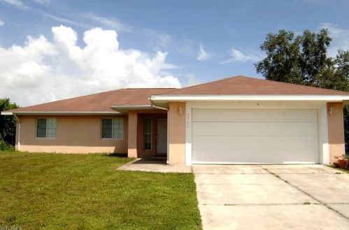 3702 12th St, Lehigh Acres, FL 33976-2820