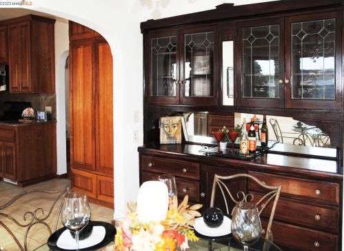 16497 Kent Ave, San Lorenzo CA  94580-1230 exterior