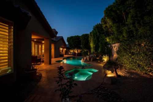 8 King Edward Ct, Rancho Mirage CA  92270-1621 exterior