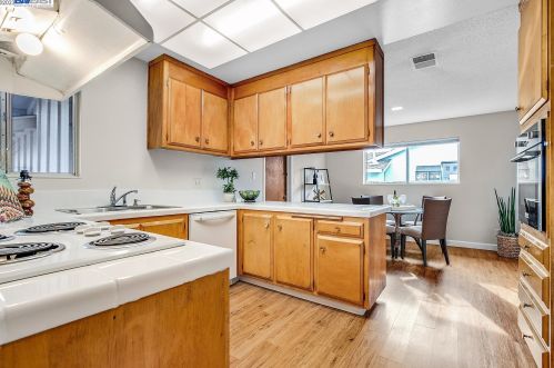 1763 Eugenia Ave, Hayward, CA 94545-4935