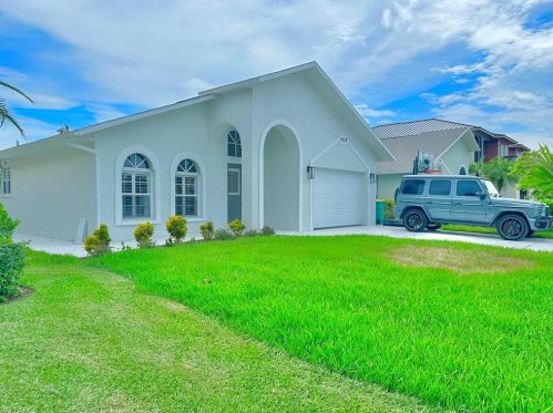 568 95th Ave, Naples FL  34108-2453 exterior