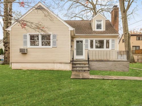 40 Glen Ave, Rye Brook NY  10573-2636 exterior