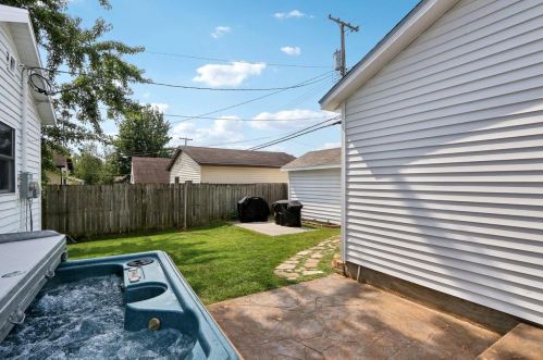 321 Carroll St, Portage WI  53901-1803 exterior