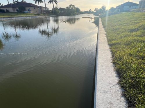 342 15th Ter, Cape Coral, FL 33909-1239