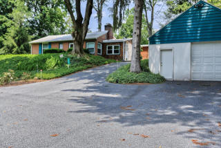 233 School House Rd, Lancaster, PA 17603-6315