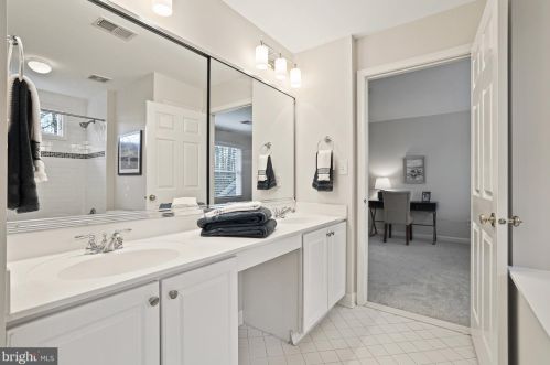 3211 Winter Sun Ter, Herndon VA  20171-1939 exterior