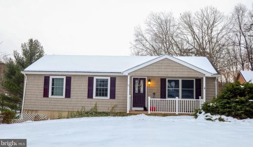 101 Greenwood Ct, Cross Junction, VA 22625-2406