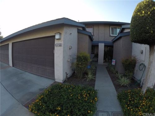 20211 Village Green Dr, Lakewood, CA 90715-1010