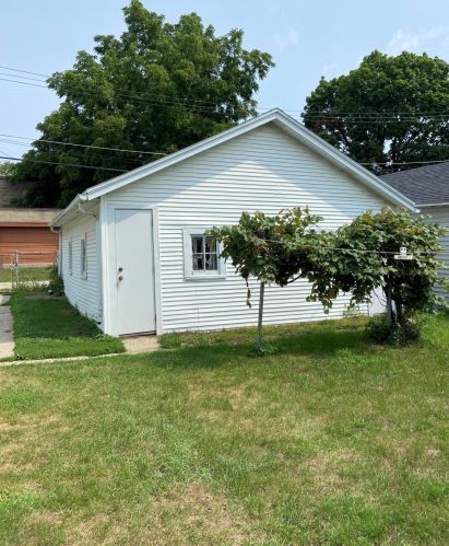 1916 54th St, Kenosha, WI 53140-3569