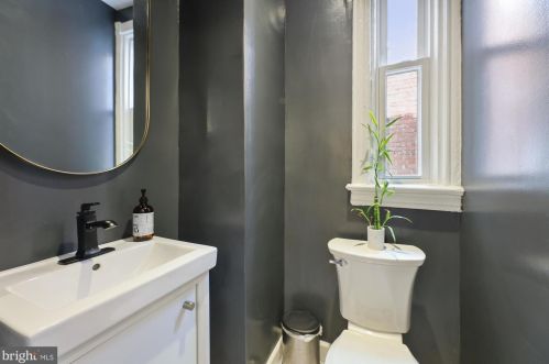 608 Columbia Rd, Washington DC 20001-2905 exterior