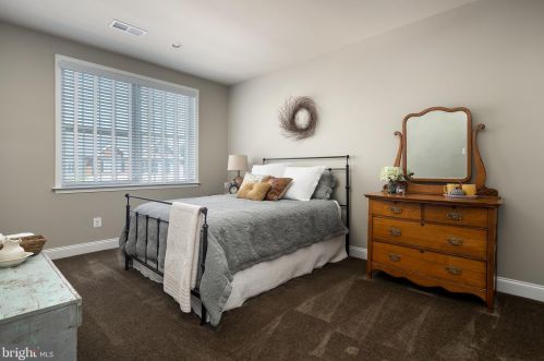 15909 Paynes Farm Dr, Haymarket VA  20169-8123 exterior