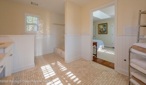 4 Laurel Dr, Little Silver NJ 07739-1416 exterior