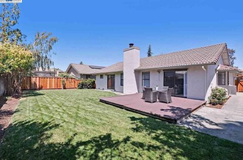 3530 Whitehall Ct, Pleasanton CA  94588-3507 exterior