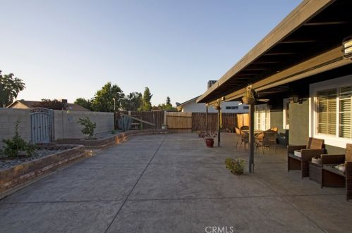 6001 Stone Bridge Ln, Bakersfield CA  93313-3386 exterior