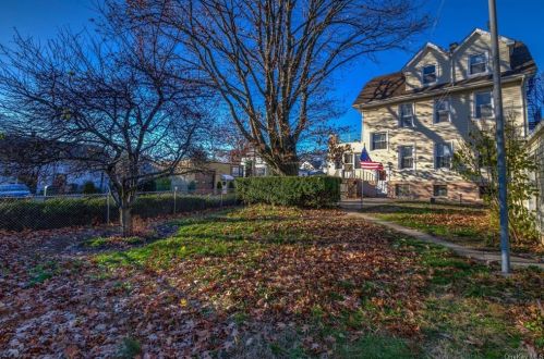19 Eighth St, New Rochelle, NY 10801-5810