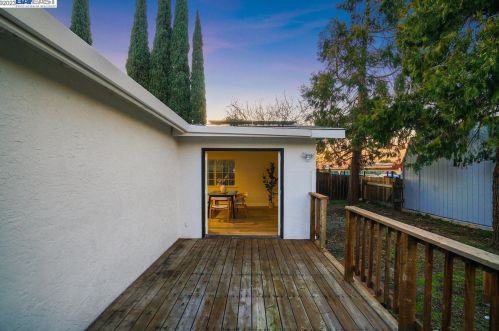 2954 Clearland Cir, West Pittsburg CA  94565-3243 exterior
