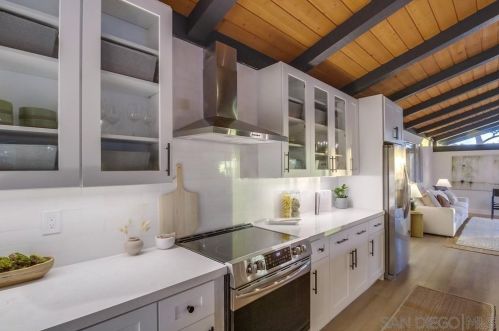 2502 Singing Vista Way, El Cajon CA  92019-2740 exterior