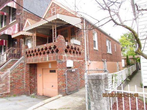 2806 Sexton Pl, Bronx, NY 10469-5242