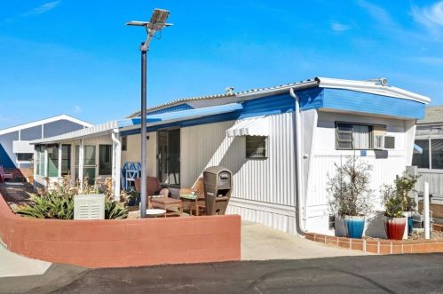 66 Hummingbird Ln, Oceanside CA  92057-6450 exterior