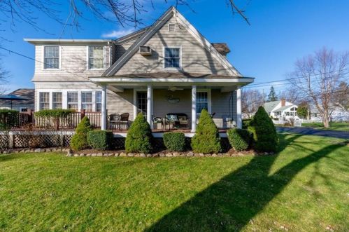 76 Chapmans Ave, Warwick, RI 02886-3014