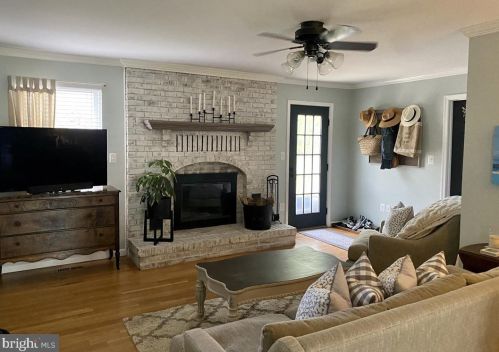 11831 Parliament Dr, Woodbridge VA  22192-1006 exterior