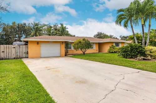 1041 Coral Dr, Boynton Beach, FL 33426-3520