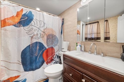 475 Preakness Ave, Paterson NJ  07502-2132 exterior