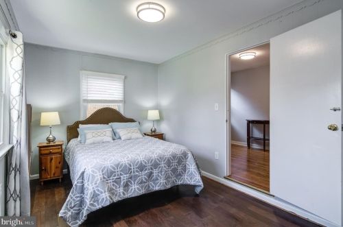 3143 Annandale Rd, Falls Church VA  22042-4243 exterior