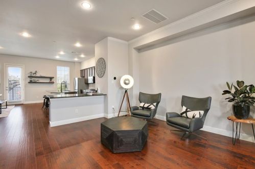 6411 Las Colinas Blvd, Irving TX 75039-5506 exterior