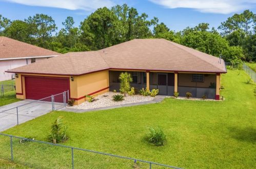 1113 Bainbridge St, Lehigh Acres, FL 33974-3671