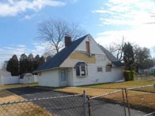 133 Gardiners Ave, Plainedge, NY 11756-3704
