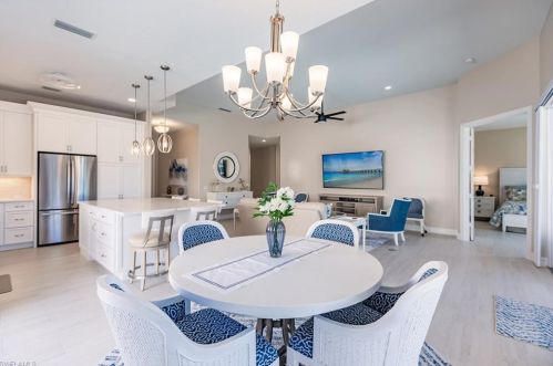 4353 Montalvo Ct, Naples FL  34109-1374 exterior