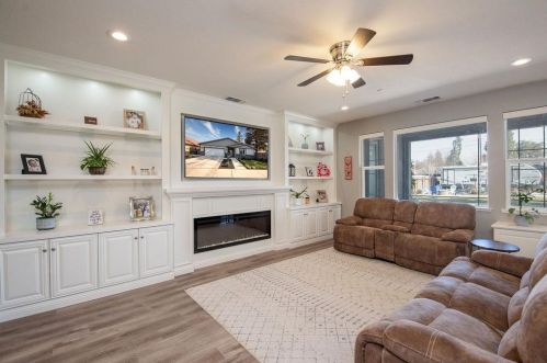 2440 Greenboro St, Turlock CA  95382-1433 exterior