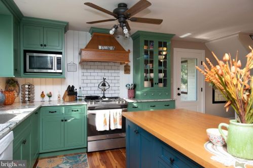 126 Dark Hollow Rd, Pipersville PA  18947-9369 exterior