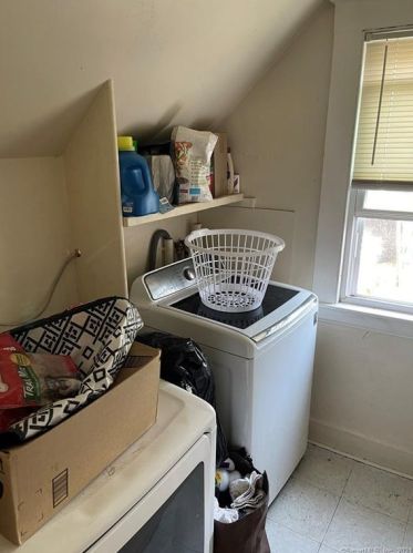 65 Roberts St, New Britain CT  06051-3415 exterior