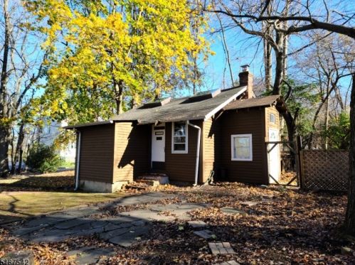 17 Chestnut Rd, Chatham Township NJ  07928-1119 exterior