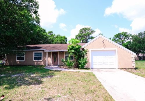 2092 Triumph Rd, Fort Pierce, FL 34952-4867