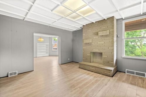 25 Woodford Ave, Pittsburgh, PA 15210-4127