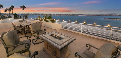 3328 Crown Pt Dr, San Diego CA 92109-6711 exterior