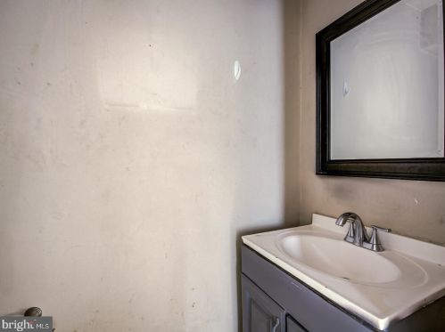 2238 Southgate Sq, Herndon VA  20191-1229 exterior