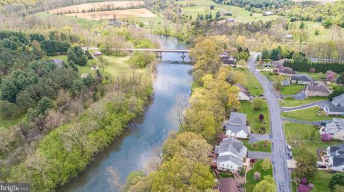 160 Manor Dr, Edinburg VA  22824-3579 exterior