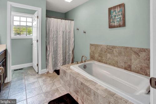 7 Dogwood Ter, Siddonsburg PA  17019-8733 exterior