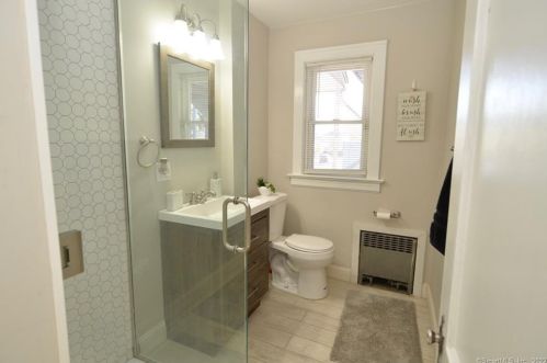 631 Congress Ave, Waterbury CT  06708-4154 exterior