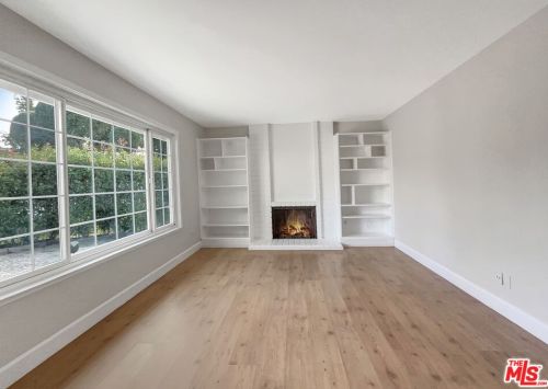 27405 Cherry Creek Dr, Santa Clarita, CA 91354-2057