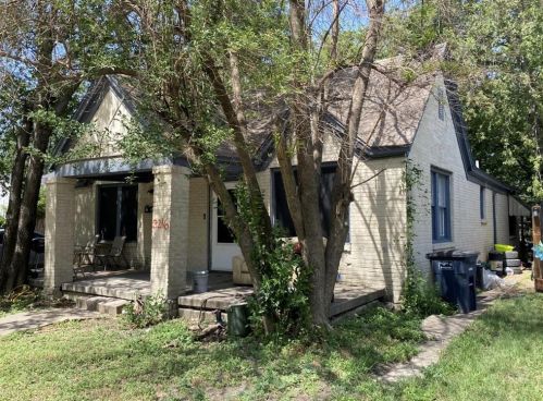 3214 Townsend Dr, Fort Worth, TX 76110-3718
