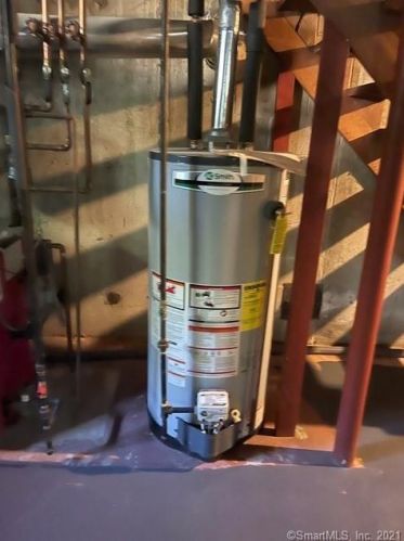 109 Longview Dr, Windsor CT  06095-3806 exterior