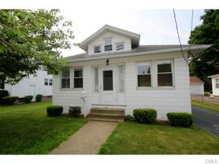 301 Birdseye St, Stratford, CT 06615-6903