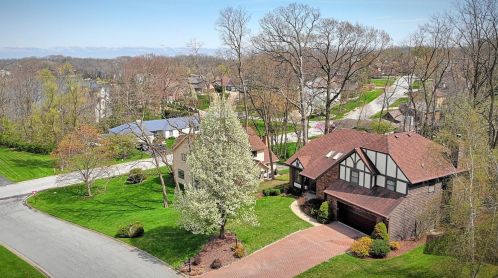 512 Camden Ct, Valpo, IN 46385-8073