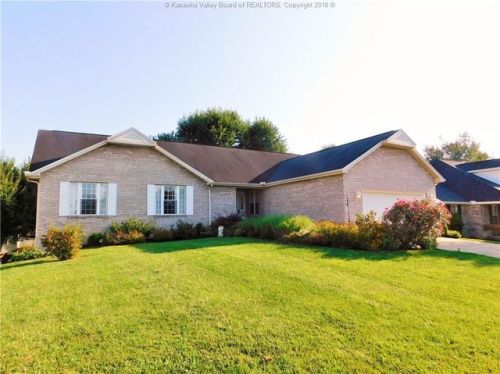 1647 Amanda Dr, Hurricane, WV 25526-8733